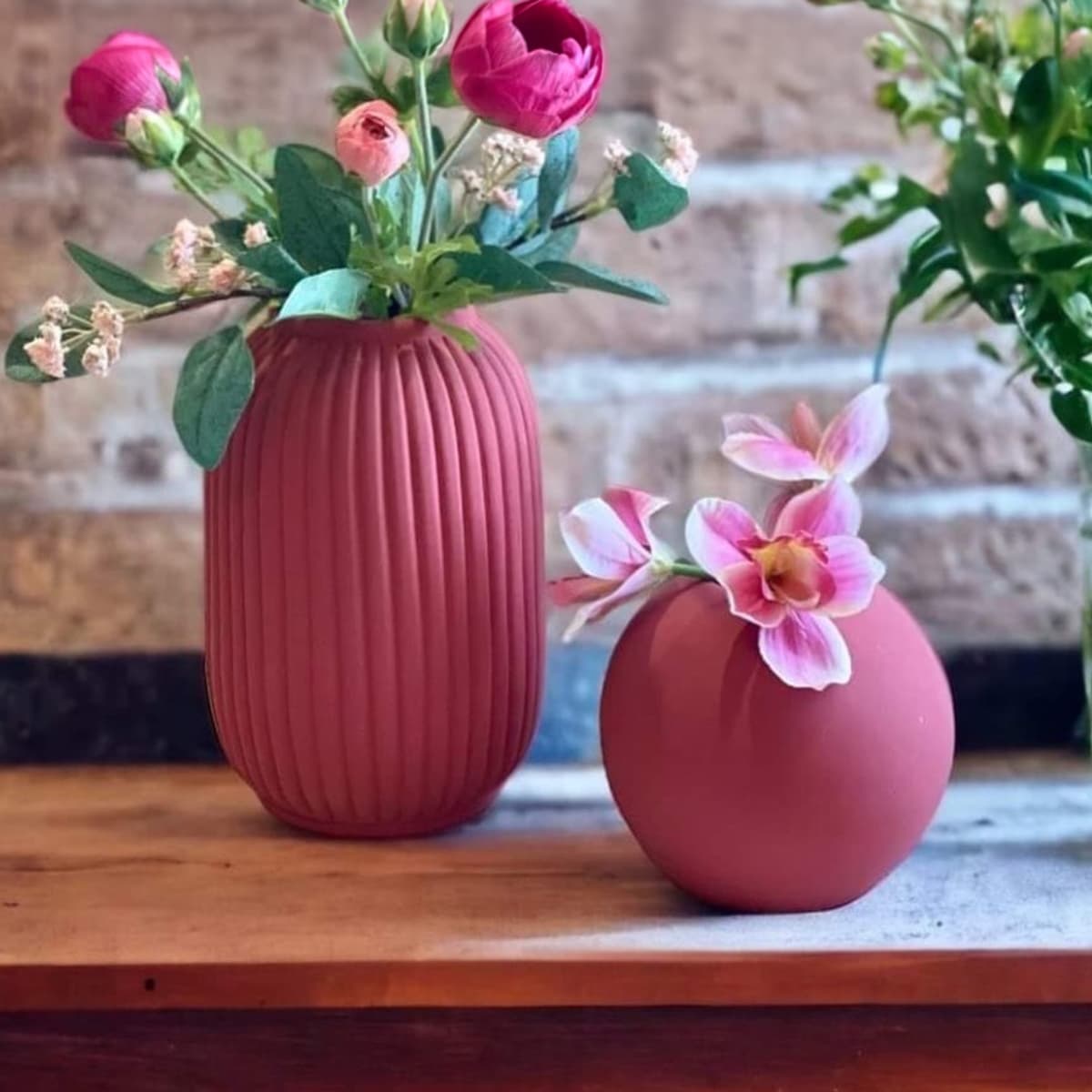 Fuchsia pottery vase set of 2, matte finish
